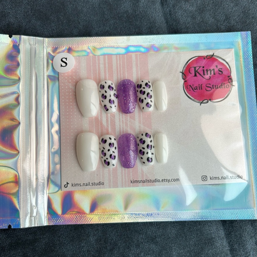 Handmade Purple and White Leopard Print Nail Set, Short Coffin, size small